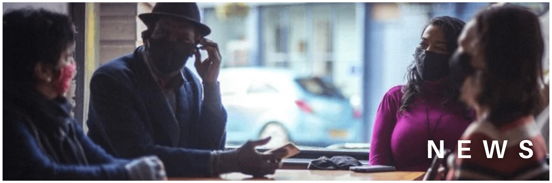 Older people with facemasks on are having a conversation