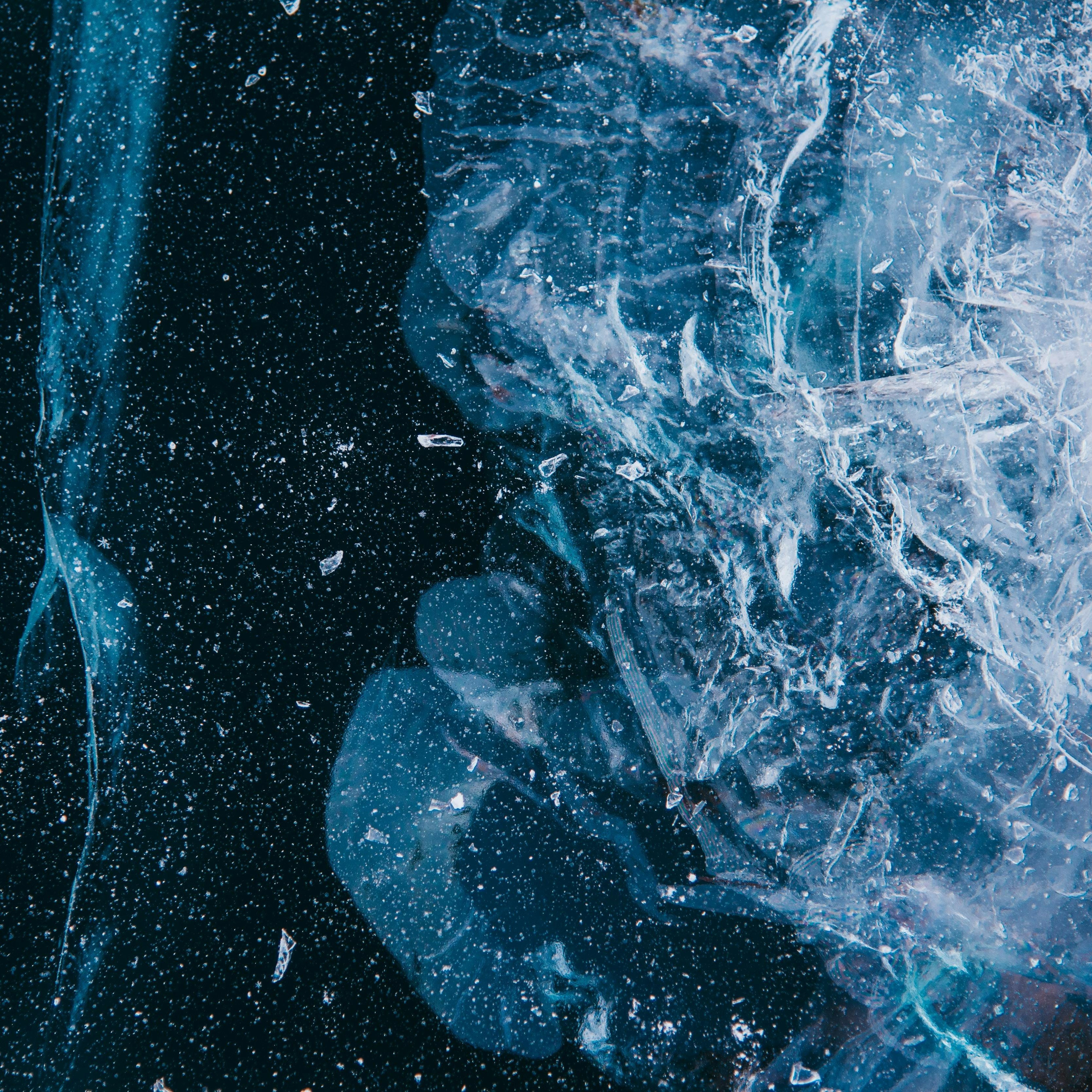 surface of ice breaking